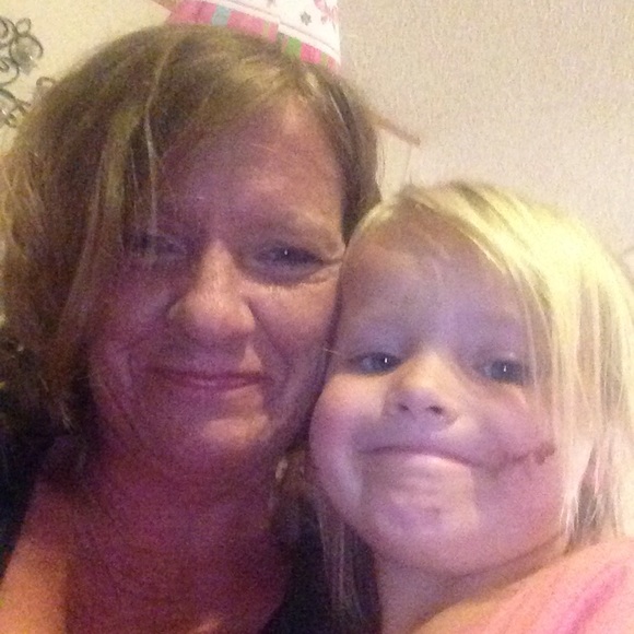 Meet your Posher, Lori/Nana - Picture 6 of 7